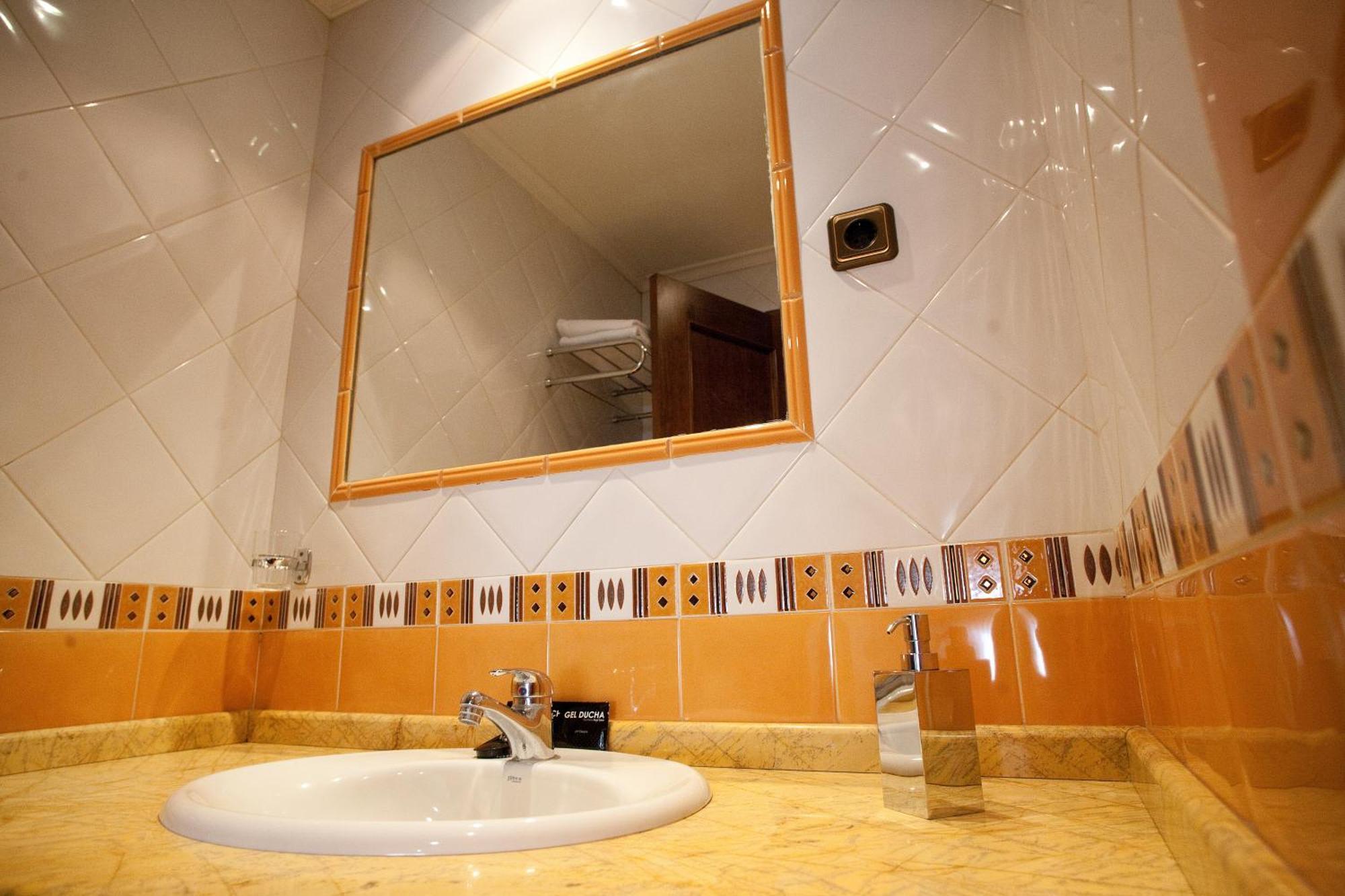 Hotel El Balcon Avilés Eksteriør billede